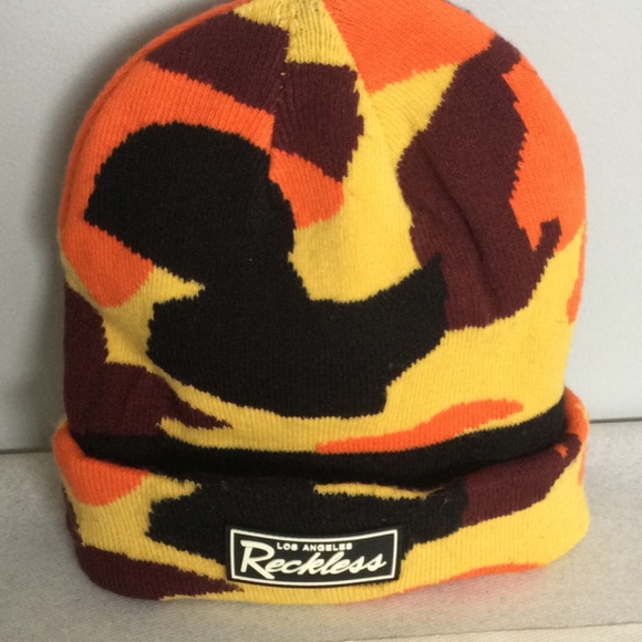 LOS ANGELES Reckless Women’s Beanie - Picture 3 of 4
